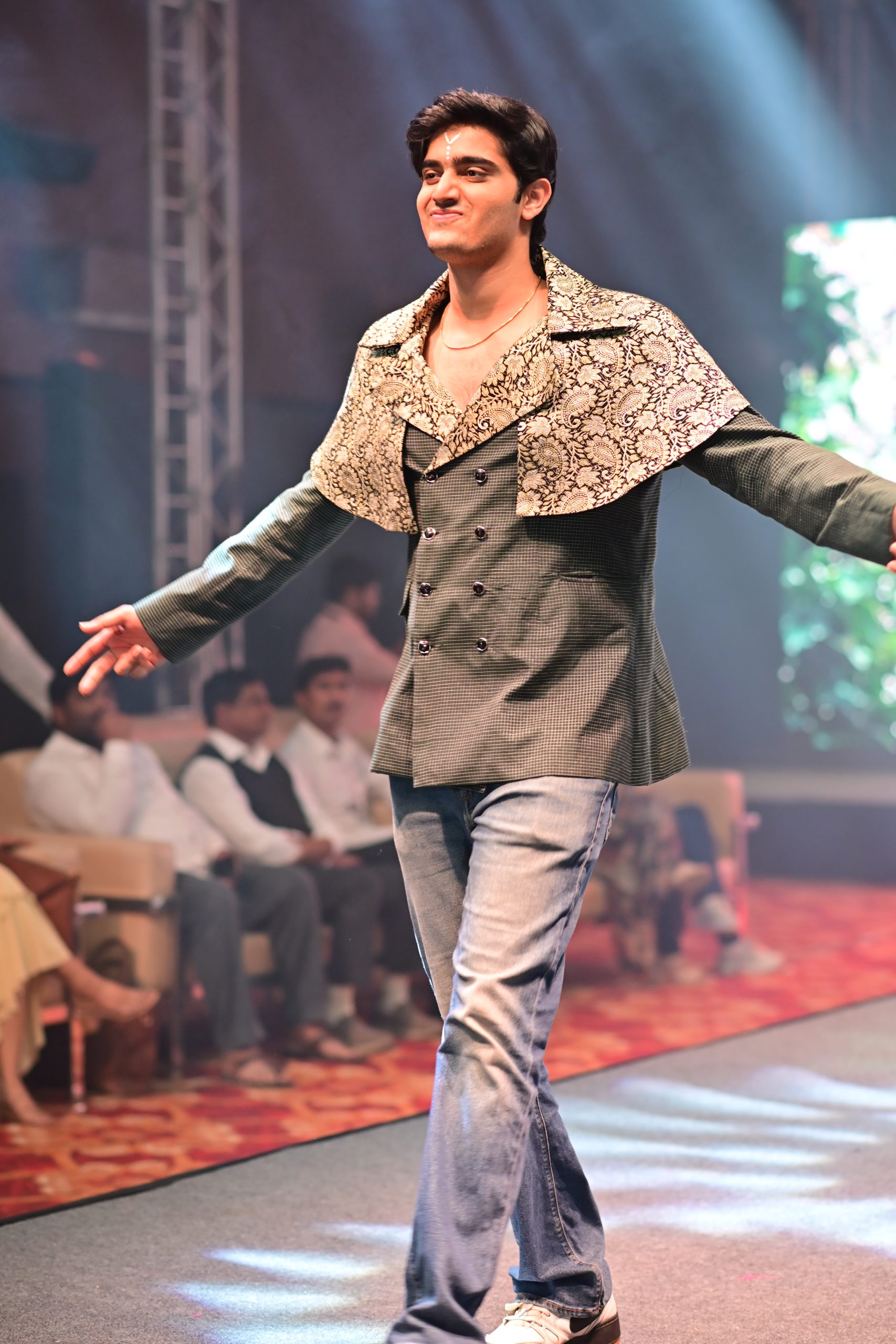 AnuDev Lapel - Image 3