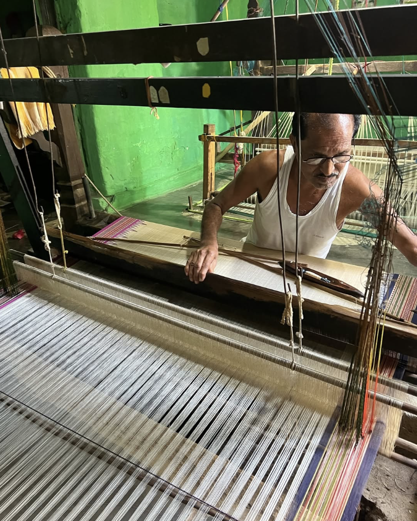 Weaver of Vidarbha Maharashtra Weaving Exclusive Karvat Kathi Saree